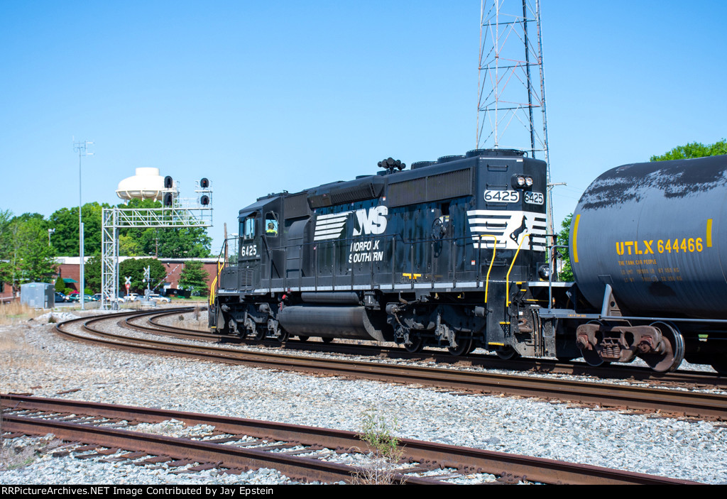 Local E38 approaches the interlocking at Rowan